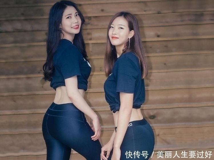 穿搭|紧身打底裤勾勒性感曲线,凹凸身材彰显女性自信与魅力