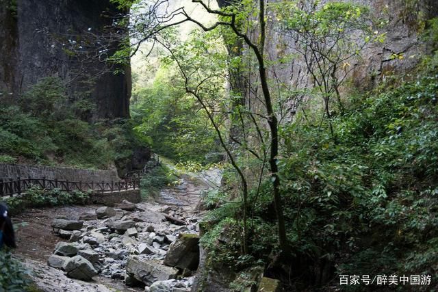 坪坝营|探访恩施坪坝营景区，拥有少见的穿洞群落，植被繁茂，溪流纵横