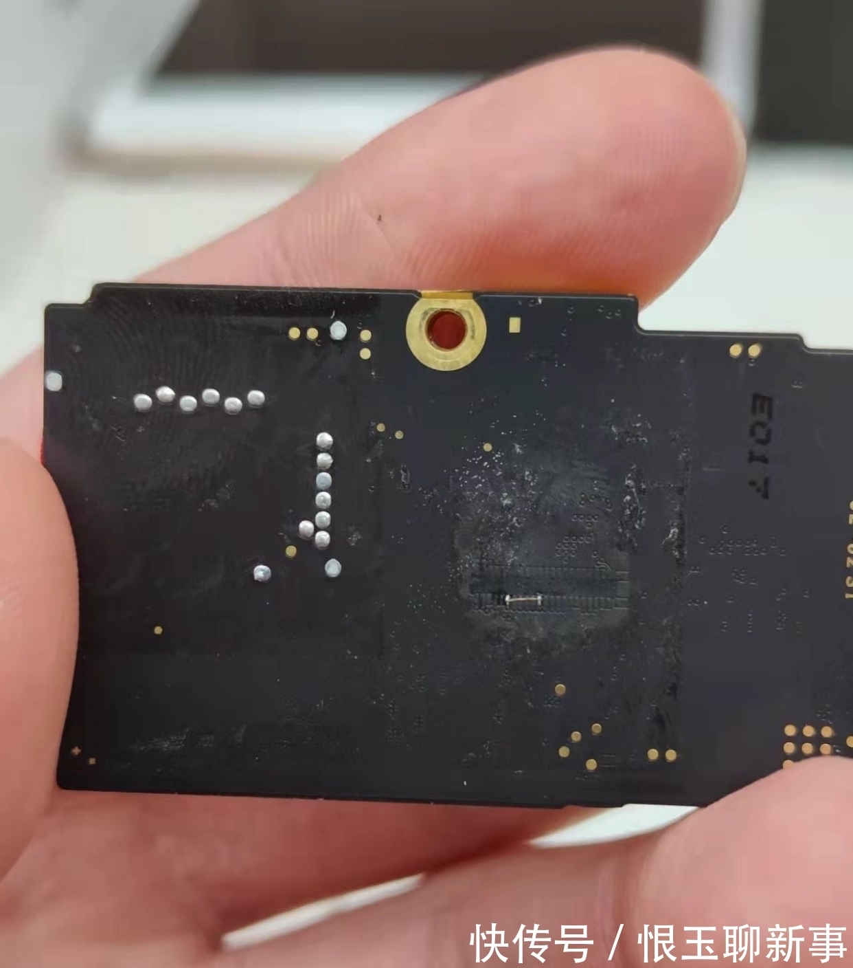 m避坑指南！朋友在某宝购入全新iPhone，结果是内置卡贴扩容国产屏