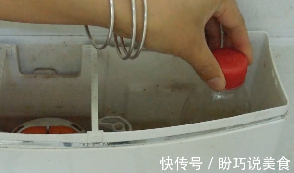 用剩下的肥皂头别扔了,放在塑料瓶里特别“值钱”,学会受用一生