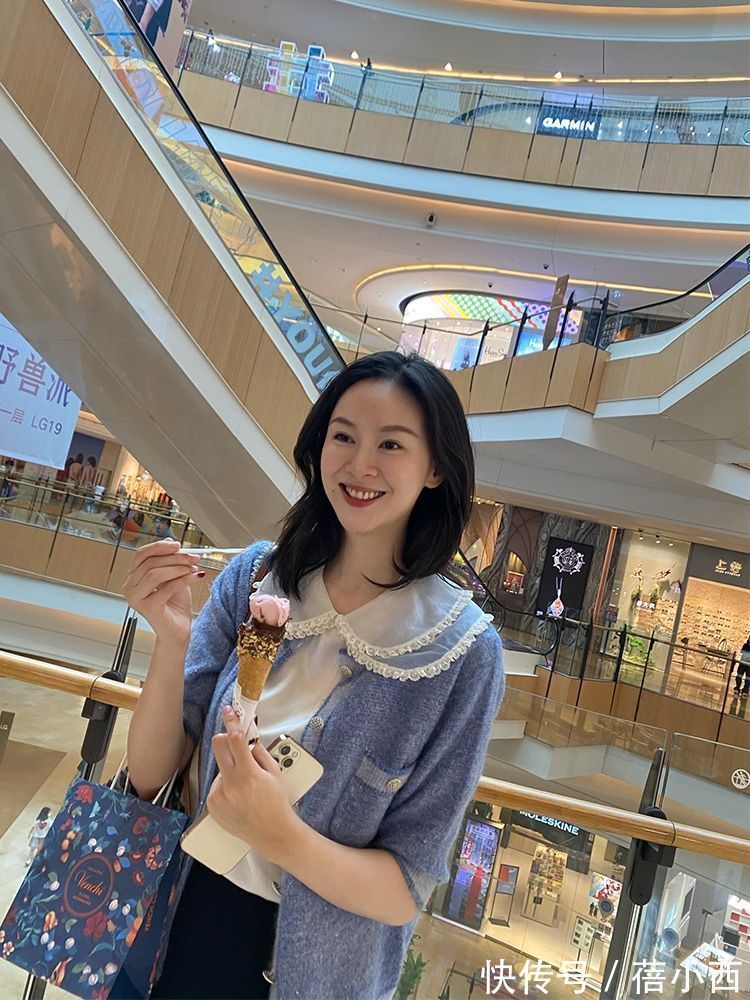 秋季|女人到了四五十岁,秋天穿外套选这6件超百搭,得体时髦又显气质