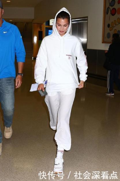 卫衣搭配|今冬火了一种穿法,就是“卫衣+X”,冬天的青春时尚感都靠它了