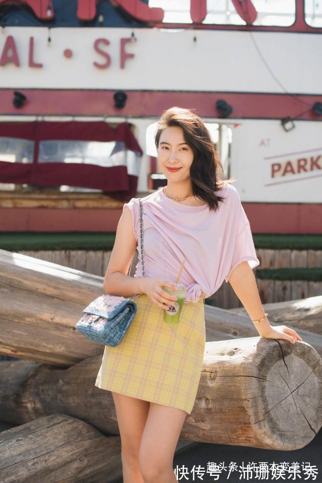 饱和度 女人不管年纪多大,买短袖要记住这三不要,俗气廉价,谁穿谁丑!