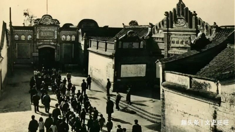 就是她一手炮制了当年的刘文彩水牢故事,冷妈妈