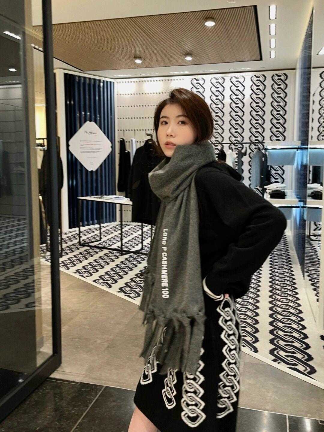 围巾|是时候对围巾下手了!不知道什么颜色不出错的,可以直接码住灰色