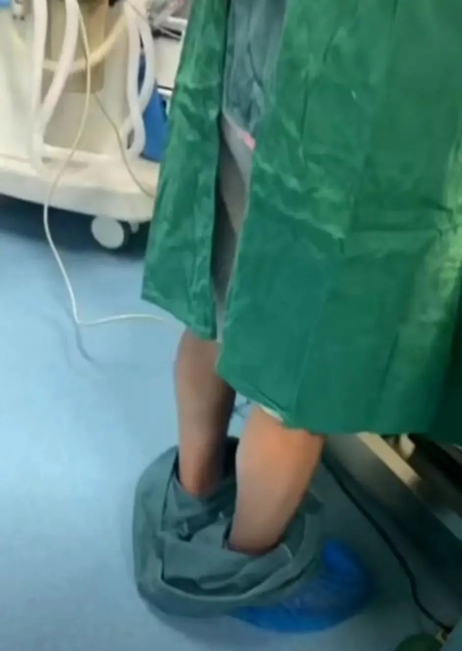 手术|“医生在手术室裤子掉了.....”引热议！当事医生回应