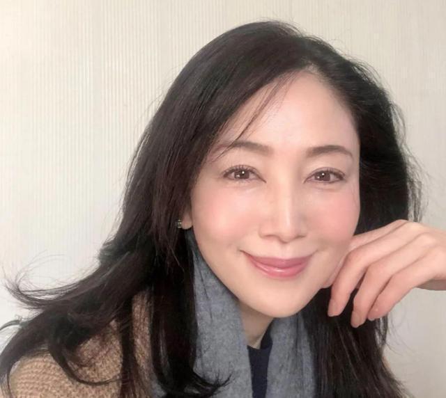 S型|80后“辣妈”意外走红,S型曲线让人羡慕,网友:运动成就了她