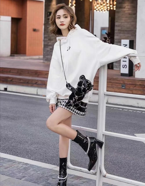 2021年新穿法来了：“上长下短，上宽下紧”，显瘦又显高，真实用