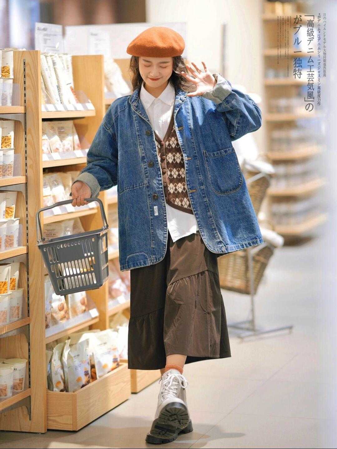 下半身|秋季如何穿搭?牛仔外套搭配半身裙,普通女生也能穿出高级感