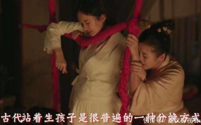 上劲儿|非洲孕妇硬核生娃,奇葩分娩姿势像“母鸡下蛋”,网友:涨知识了