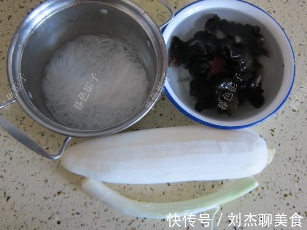 润肺化痰|秋天到了，人人吃得起的“小人参”上市了，润肺化痰，甘甜补水