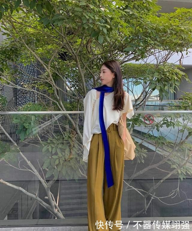 显高显瘦|普通人的“高级穿法”,粉色衬衫配白色阔腿裤,显高显瘦还洋气