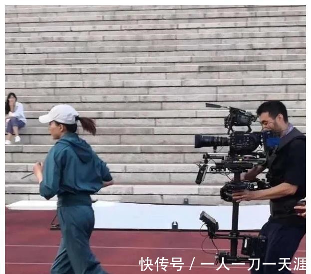 央视|央视主持人大合唱董卿与欧阳夏丹去哪里了