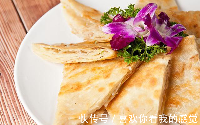 做烙饼，开水烫面凉水和面都不如它，教你正确做法，柔软好吃