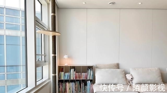 客厅|156㎡把客厅当作中心,简单摆放2件家具,宽敞空旷从孩子需求出发