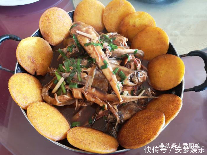 冬天遇到这鱼,我从不放过,没刺还便宜,配玉米面炖一锅,太香了