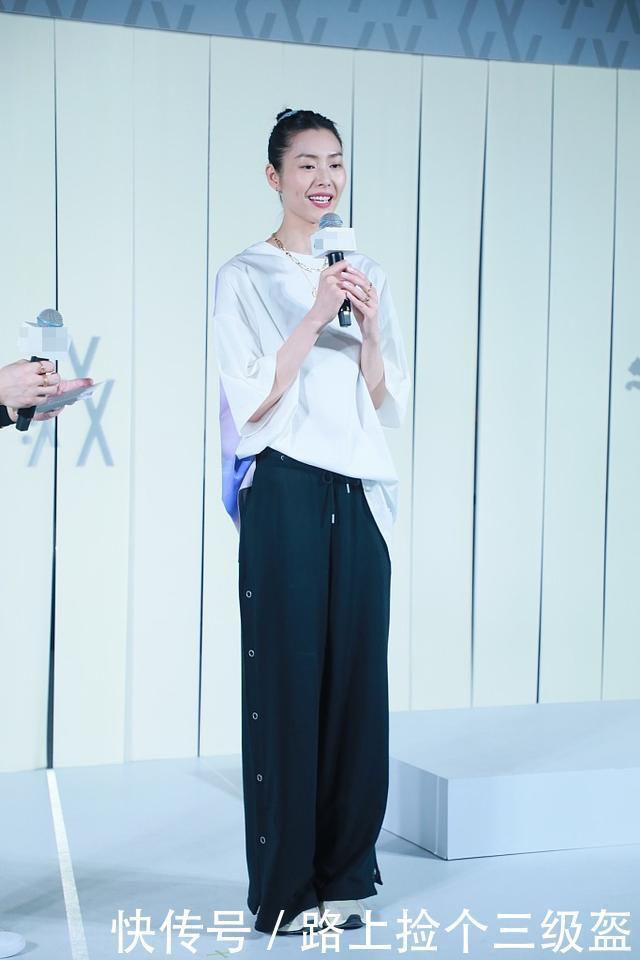 刘雯用极简风穿搭证明自己是model，不是明星