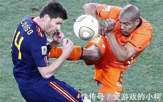 德容|熱蘇斯蹬踏對(duì)手被罰下 西媒：再現(xiàn)德容式犯罪動(dòng)作