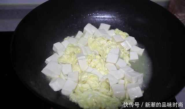 少许|适合立秋后的2道番茄菜,5分钟出锅少油盐,酸爽开胃真养眼