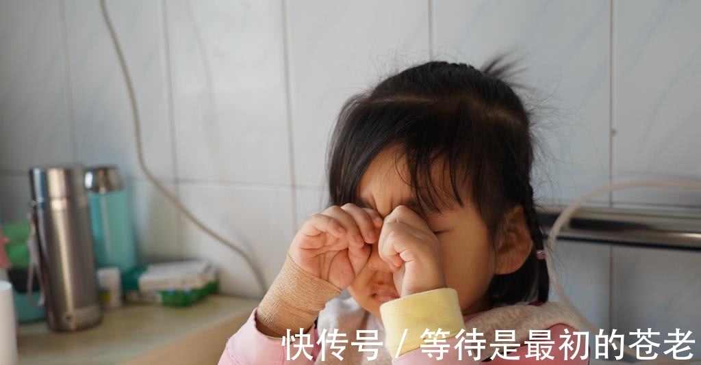吓坏|“妈妈再让我吃一口吧”四岁女孩吃大半饭缸土豆丝,吓坏妈妈