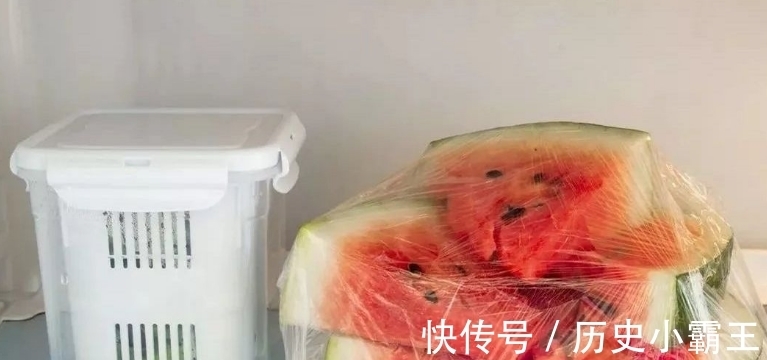 果糖|隔夜西瓜能吃吗?包保鲜膜冷藏会不会坏?别吃错了,不然自己受罪