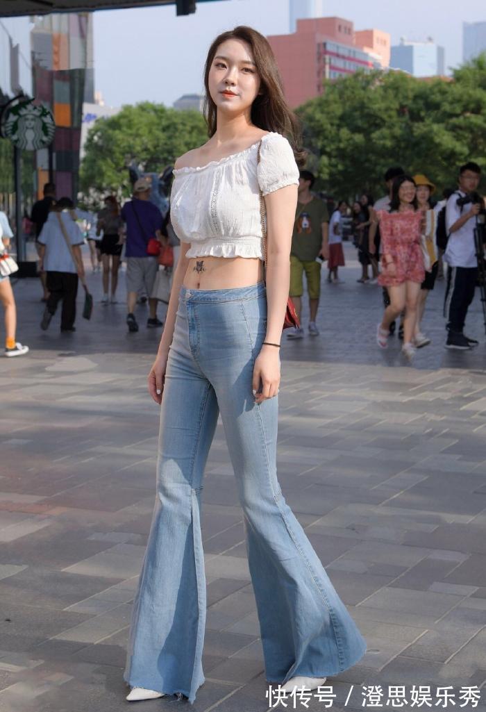 小蛮腰 喇叭裤又火起来了,搭配着洋气迷人的打底衫,美得过于夸张