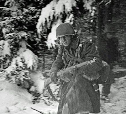 美军|二战晚期德军垂死挣扎:两辆豹式击毁美军数十辆坦克