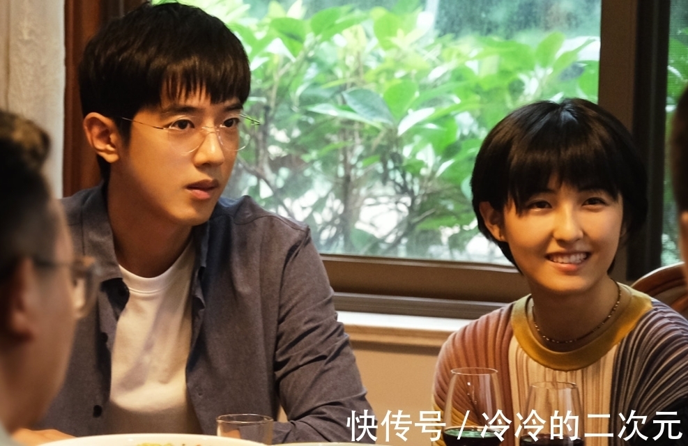 蘑菇|嘉賓們圍坐休息,張子楓卻和梁靖康單獨聊天,這對CP戲外有點甜