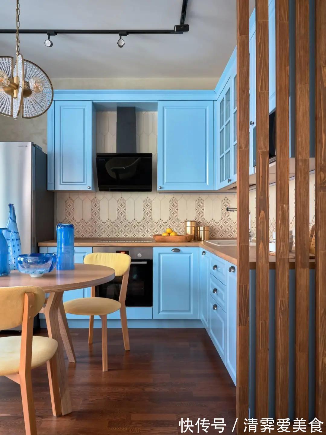 卧室内|女孩买35㎡一室,玻璃隔断卧室挤出衣帽间,用心打扮生活同样精彩