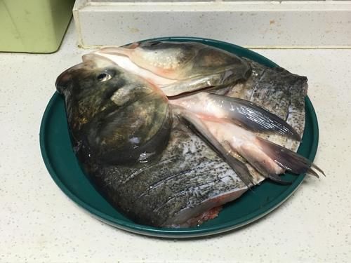  好吃|剁椒鱼头，别再直接上锅蒸啦，学会这个方法，鱼肉鲜嫩，好吃不腥