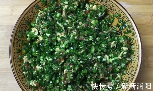 韭菜包子|韭菜包子馅不发黑有窍门,教你一招,做出来皮薄大馅好吃还好看