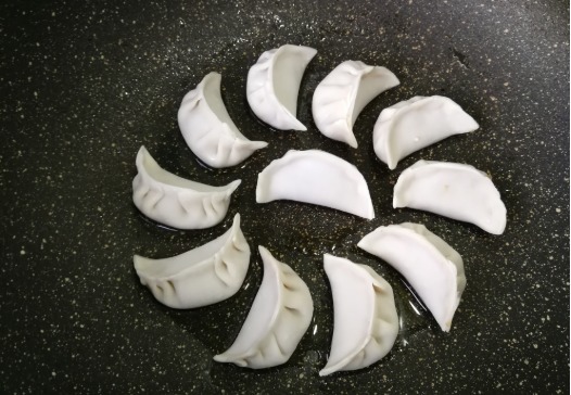 吃法|饺子别再水煮,这种吃法端上桌,孩子吃得更香,简单营养一看就会