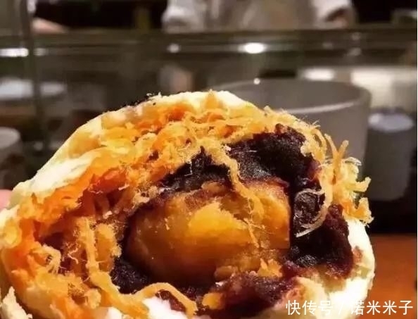 好吃|自制酥脆掉渣的麻薯肉松蛋黄酥,一口爱上,好吃到没朋友!