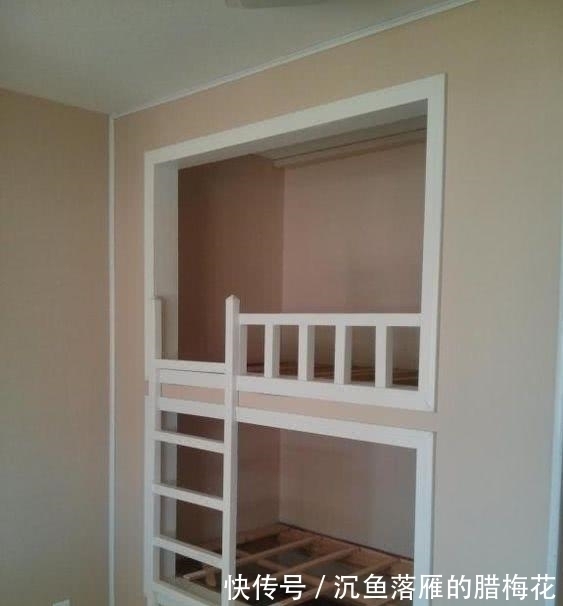 房子|邻居嫌房子小,直接墙上掏洞,里面打上下铺,两个孩子都有地睡了