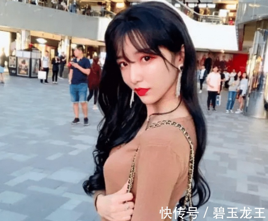 女装大佬|抖音“女装大佬”恢复真身,没了长发换上男装,让人更加怀疑人生