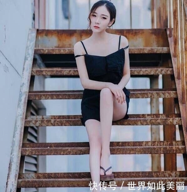  曲线|街拍：轻熟的紧身裙美女，凸显女性优美的身体曲线！