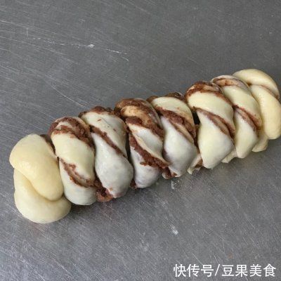 告诉你3个诀窍,在家也能做出豆沙面包卷卷