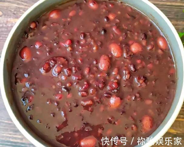 红豆粥|睡前一碗红豆粥！补气又补血！脸色红润有光泽～美味极了
