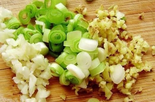 無(wú)論男女50歲以后，管住嘴，3種食物少吃，身體或許會(huì)感謝你