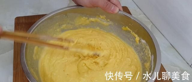 玉米面又出新吃法，教你简单一做，做法比面包简单，比蛋糕都好吃