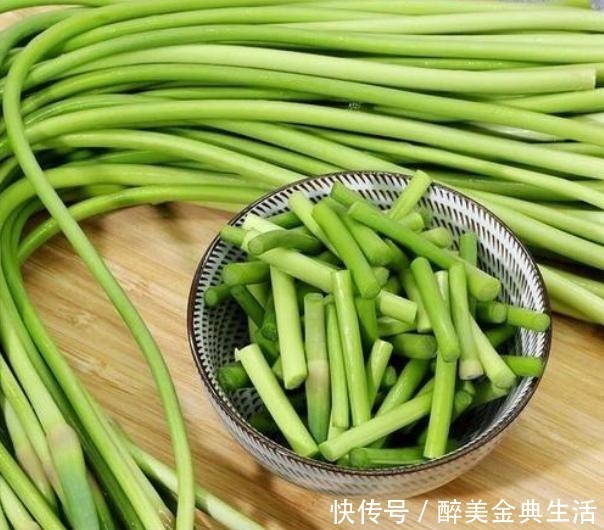 炒蒜苔，“最忌”直接下锅！教你正确做法，又香又脆还入味，好吃