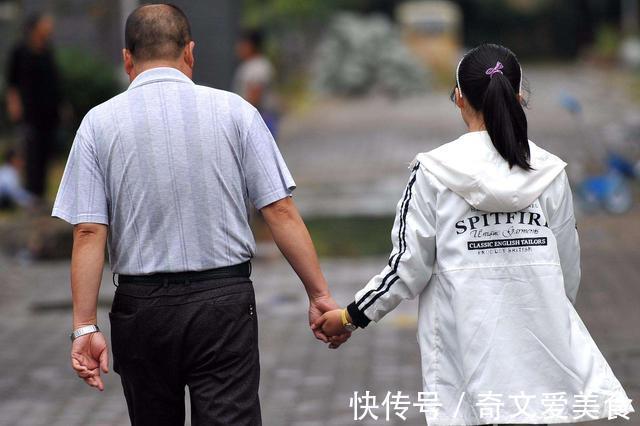 父亲|“爸，我怀孕了”女儿给爸爸发短信，宝爸的回复绝了：是亲爹无疑