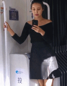 |搞笑GIF:南方来的妹子,永远不懂北方的冷