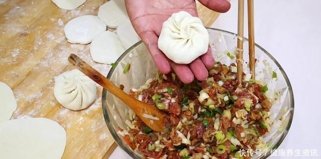 天冷了，白菜萝卜靠边站，最该吃这菜，晒一晒囤起来，包包子贼香