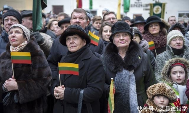 苏联那|西方为何能够轻易解体苏联呢？因为在苏联宪法中找到了一个漏洞