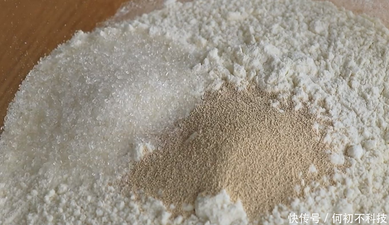 搅拌均匀|想吃披萨不用出去买，自己在家做，15块钱成本，做一次吃半月不坏