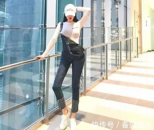 苗条曲线|美女穿搭：牛仔裤美女，玲珑身姿，显得干练不失柔情