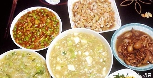 保姆见主家每天倒掉剩菜可惜,请求打包剩菜回家吃,主人拒绝