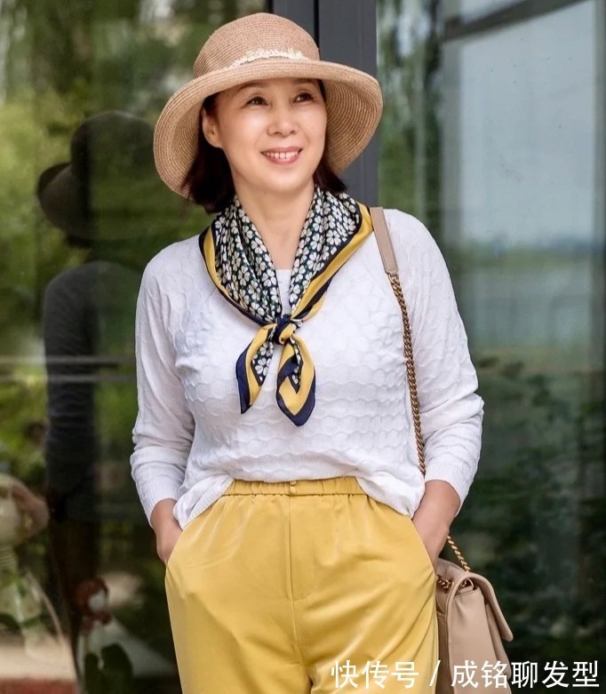 丝巾|爱美不分年纪,65岁的奶奶用穿搭圈粉无数,这才是老人该有的装扮