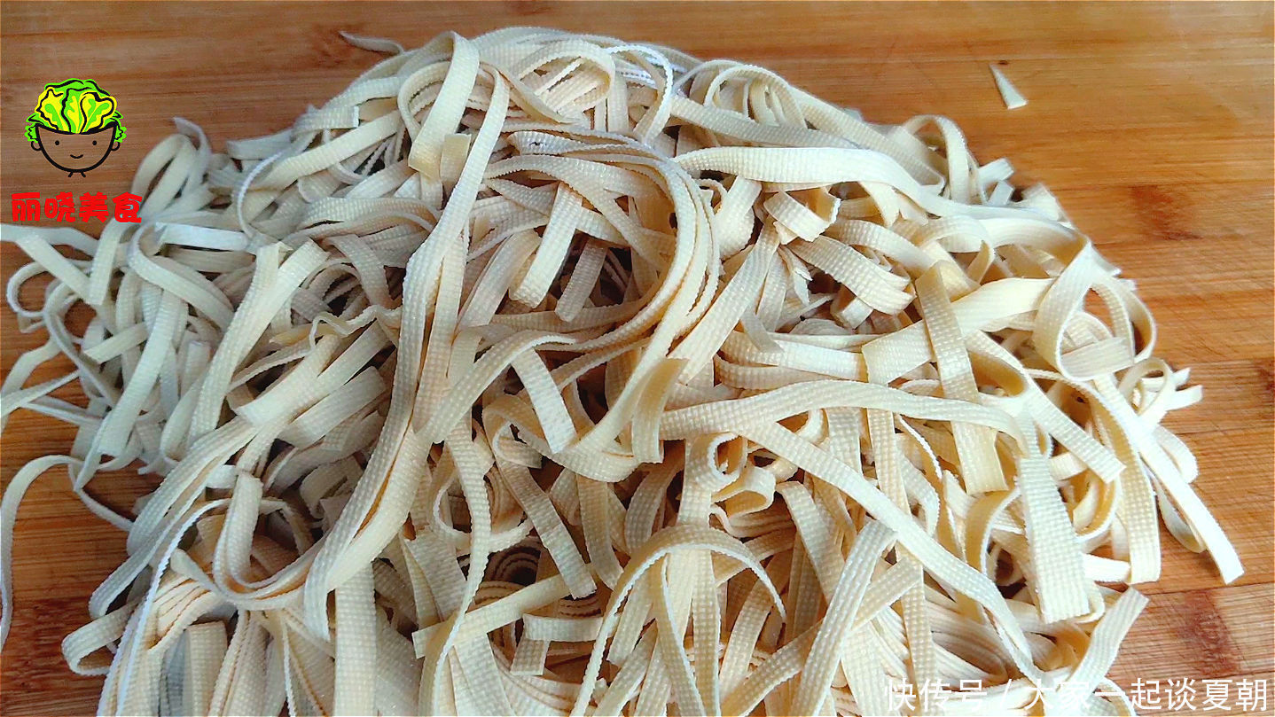 豆腐皮别炒菜了,教你好吃做法,我家一周吃5次,真的是太解馋了